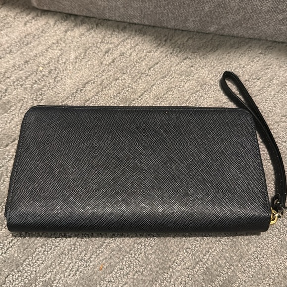 Black Kate Spade wristlet - Picture 2 of 3